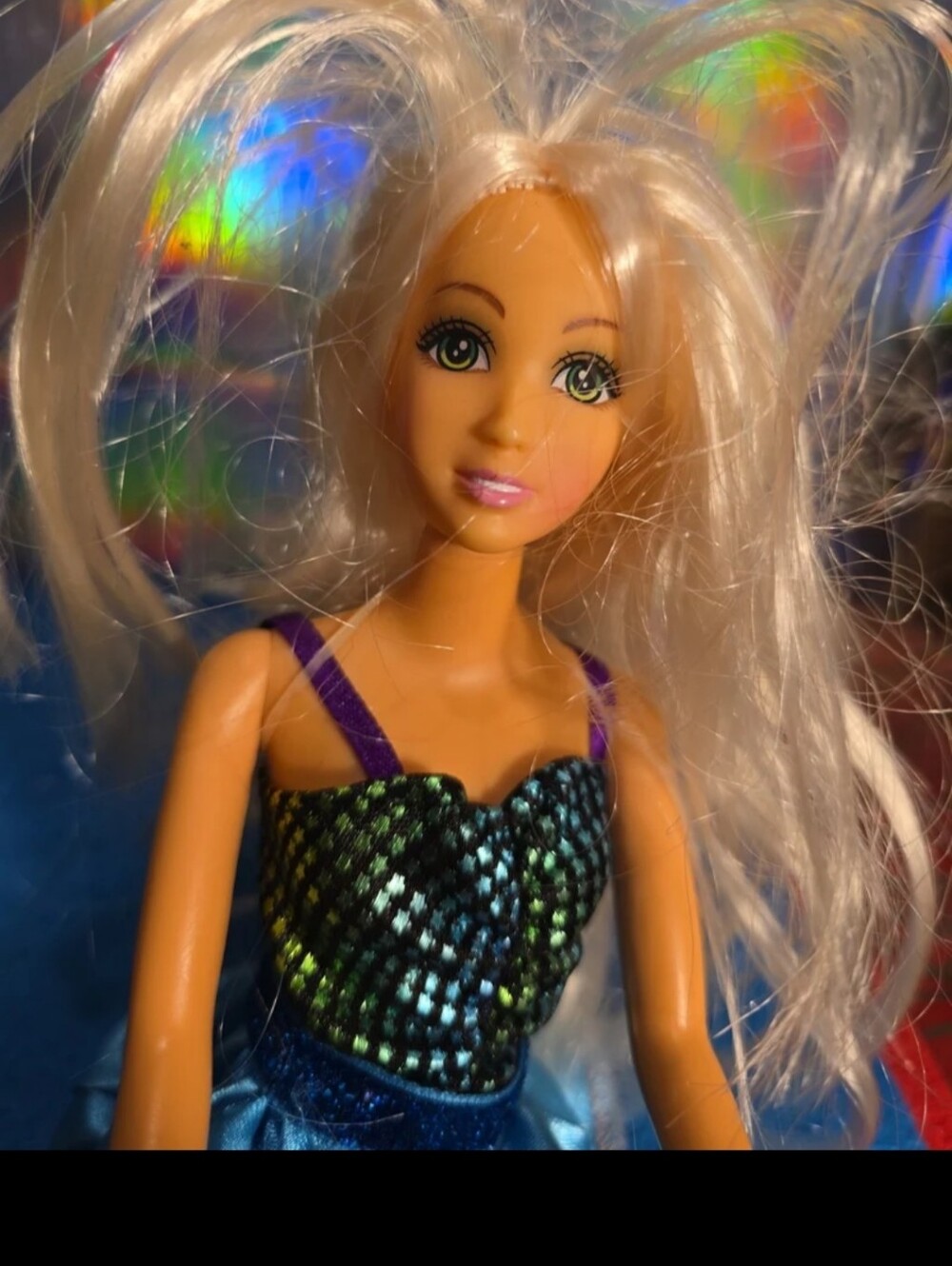 052726 LONG BLONDE HAIR BARBIE DOLL WITH BLUE DRESS & BLUE EYES (1998, Mattel, V